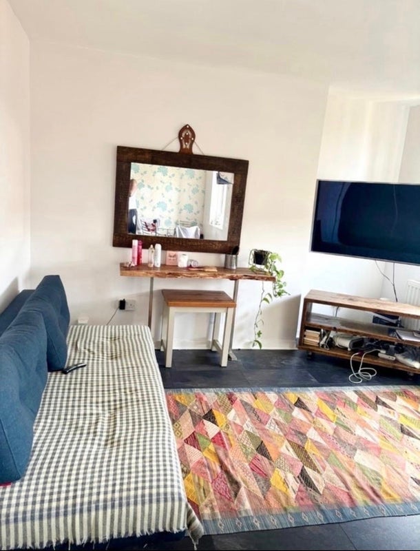 Room Thessaly Road in Greater London