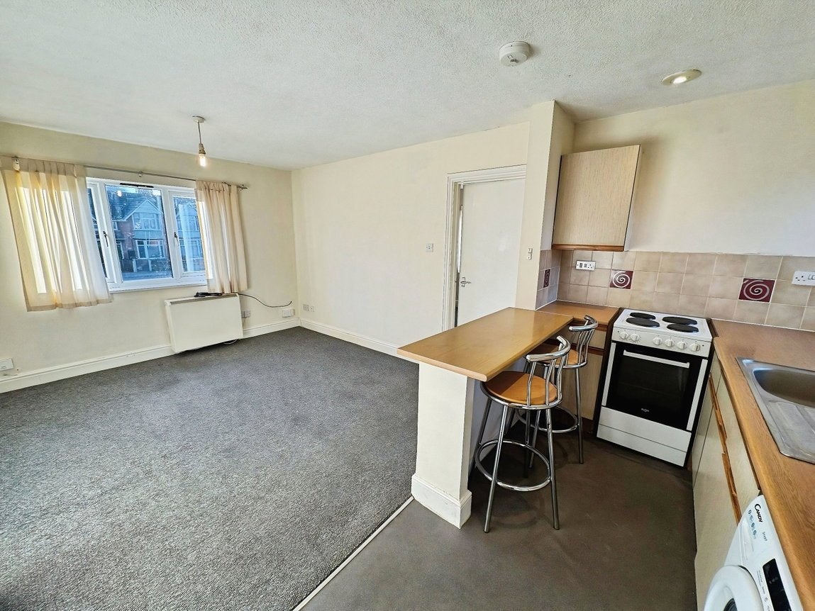 Flat The Moorings in Swindon