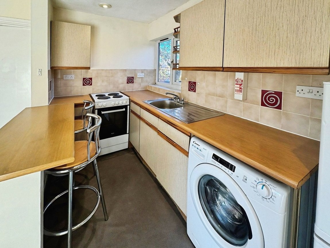 Flat The Moorings in Swindon