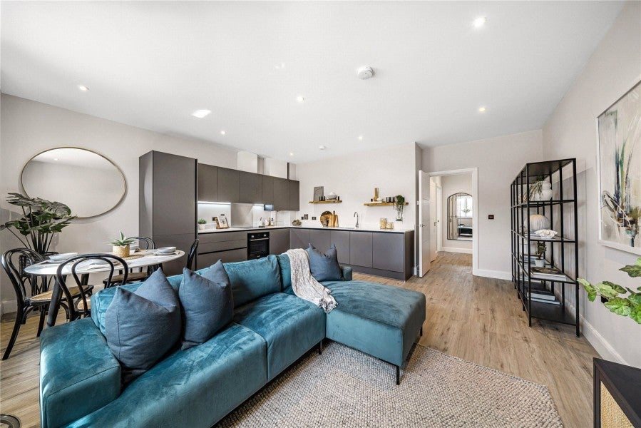 Flat The Broadway in Borough of Runnymede
