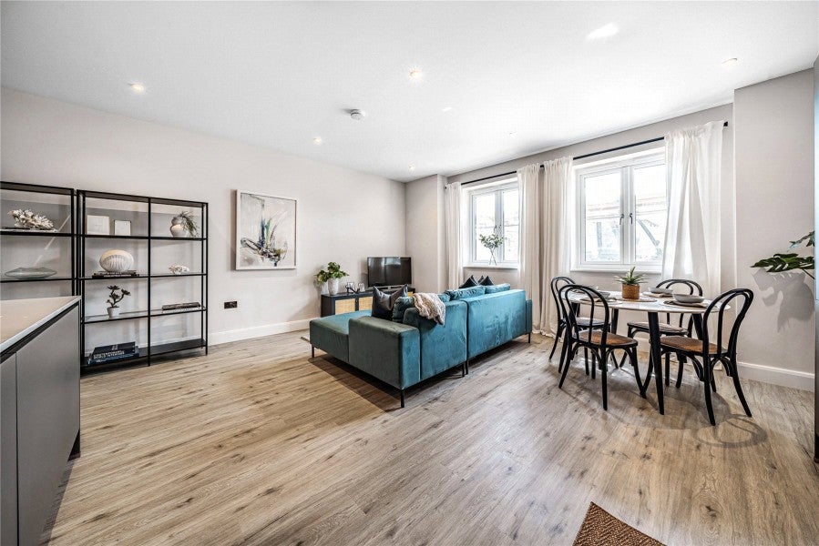 Flat The Broadway in Borough of Runnymede