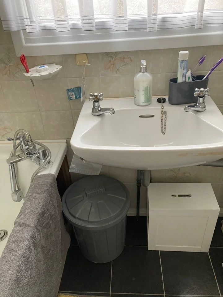 Room Inskip Road in Greater London