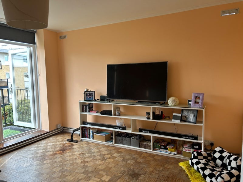 Room Crescent Lane in Greater London