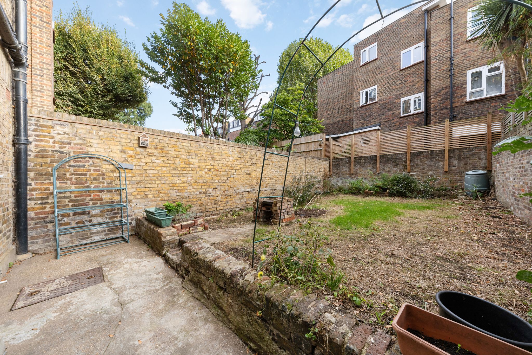 Flat Benbow Road in Greater London