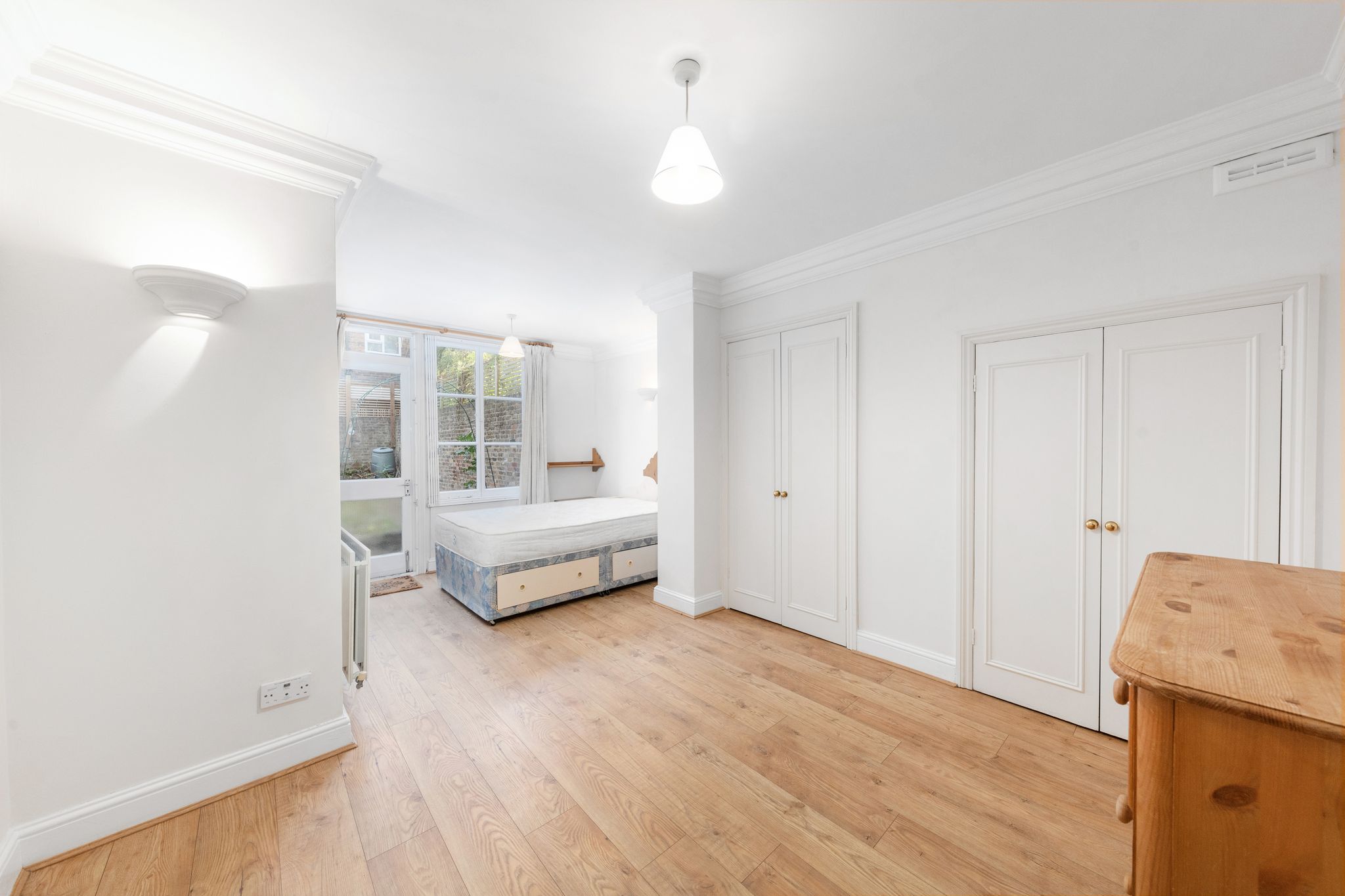 Flat Benbow Road in Greater London