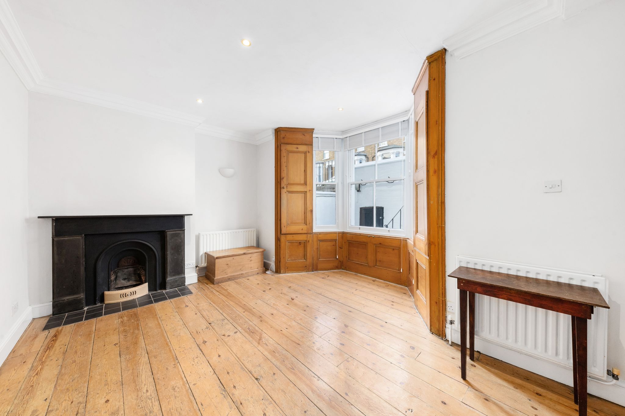 Flat Benbow Road in Greater London