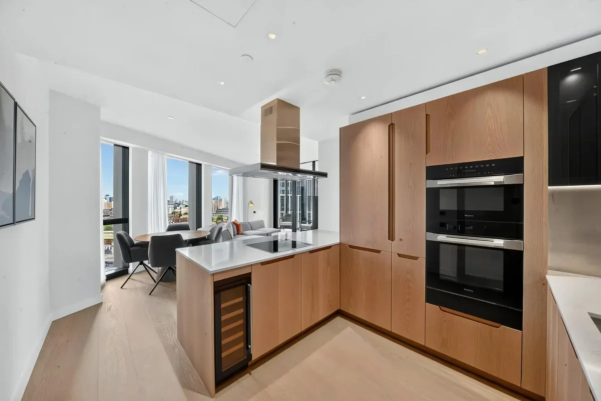 Flat Nine Elms Lane in Greater London