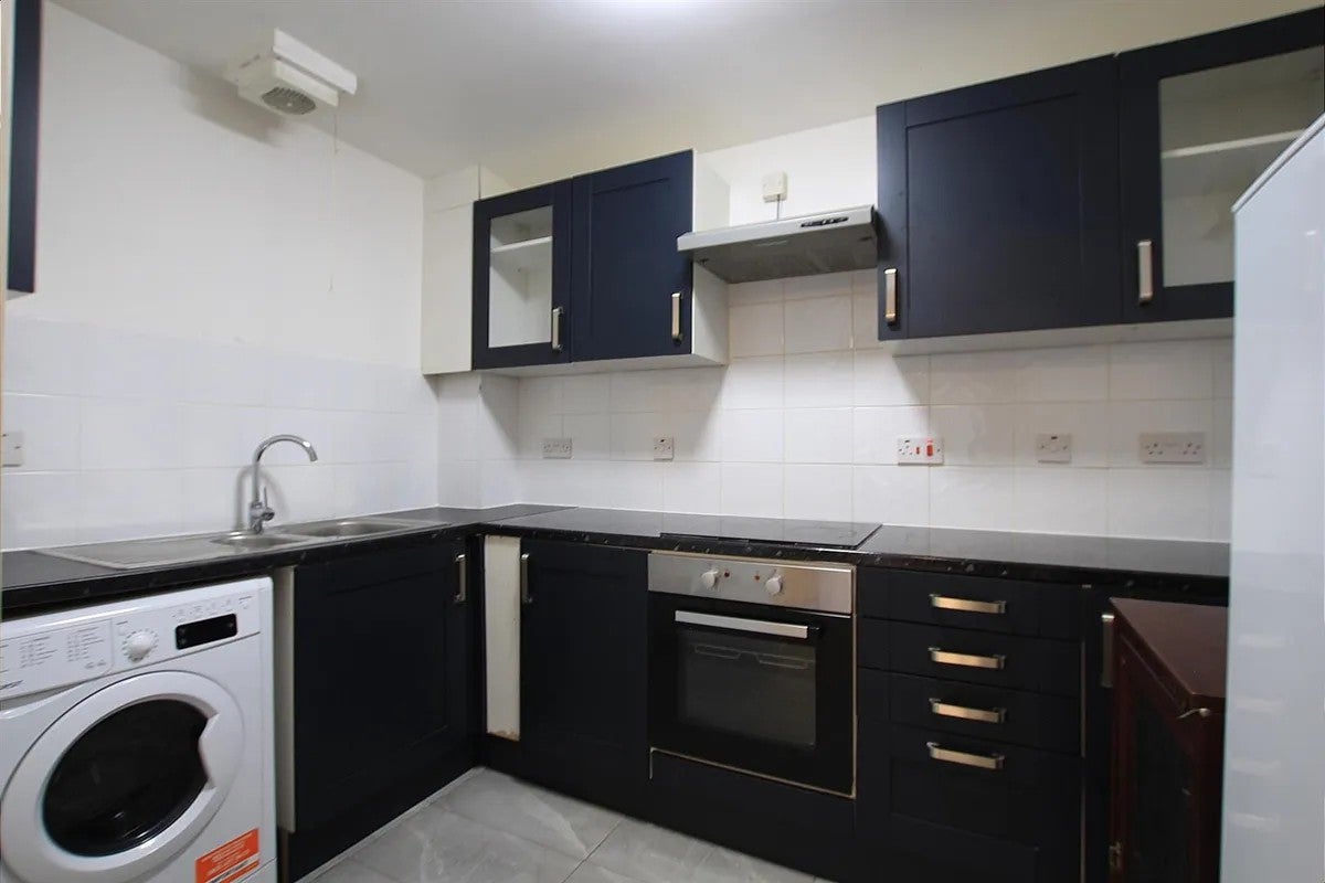 Flat Lampton Road in Greater London