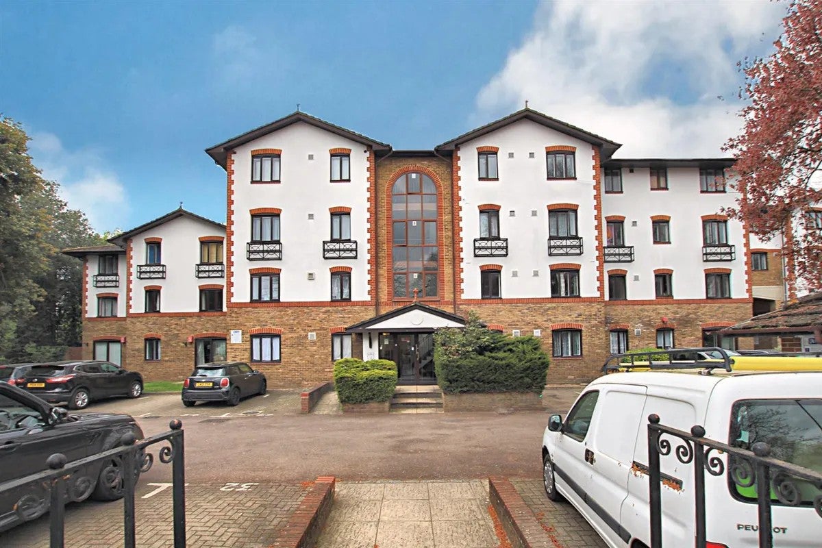 Flat Lampton Road in Greater London