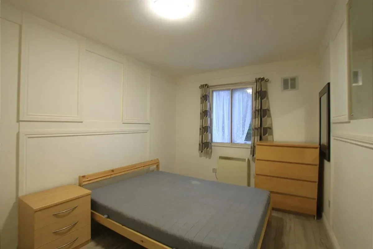 Flat Lampton Road in Greater London