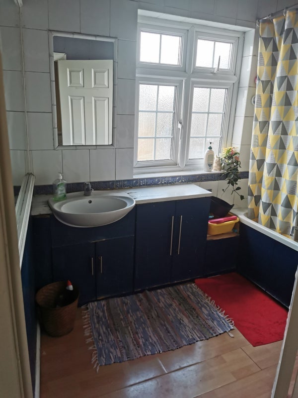 Room Dennis Parade in Greater London