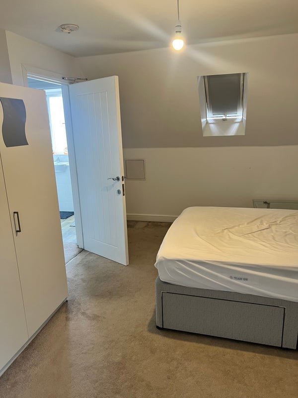 Room Riverside Walk in Crawley