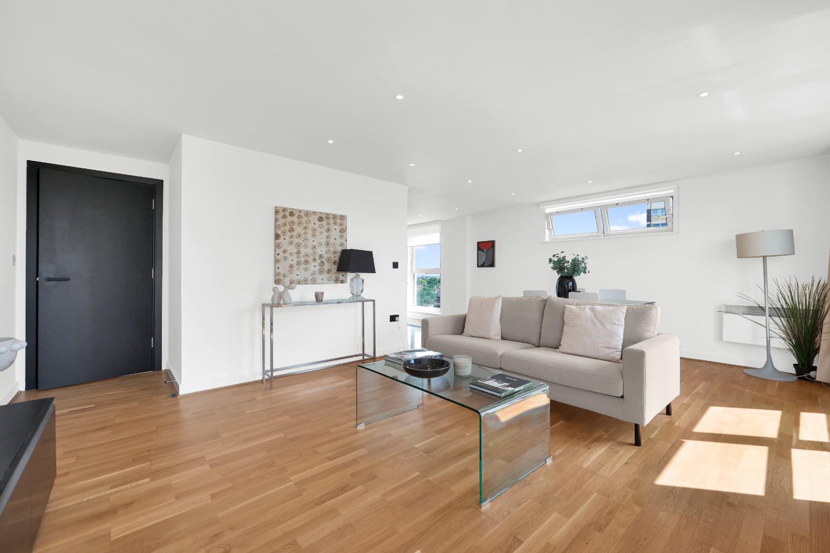 Flat Balmes Road in Greater London