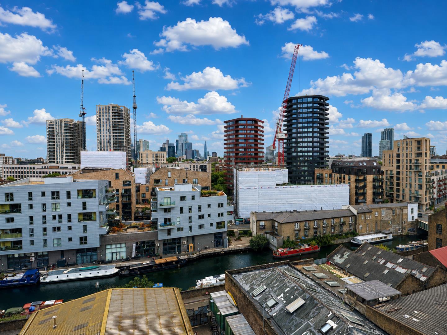 Flat Balmes Road in Greater London