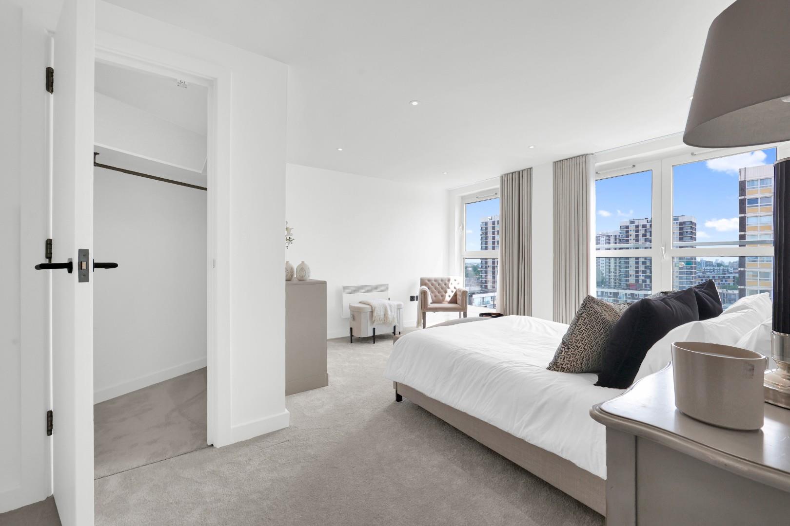 Flat Balmes Road in Greater London