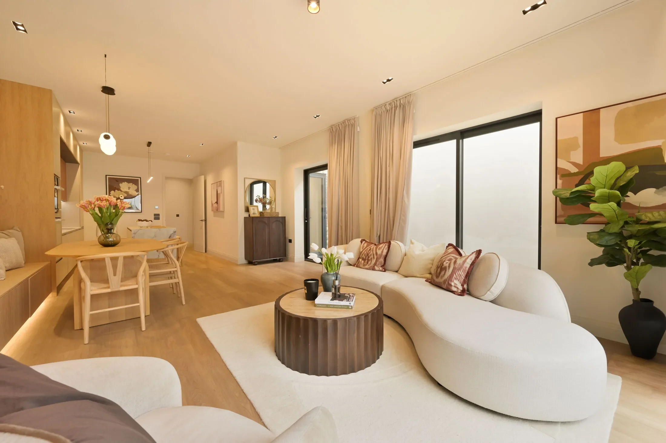 Flat Creswick Road in Greater London