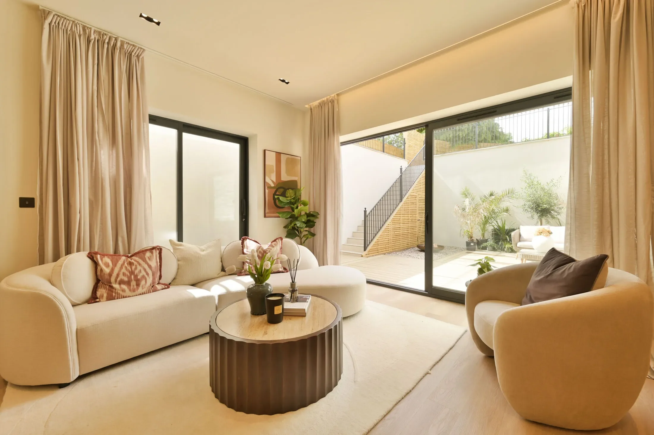 Flat Creswick Road in Greater London
