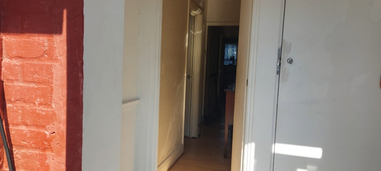 Flat Eastcote Lane in Greater London