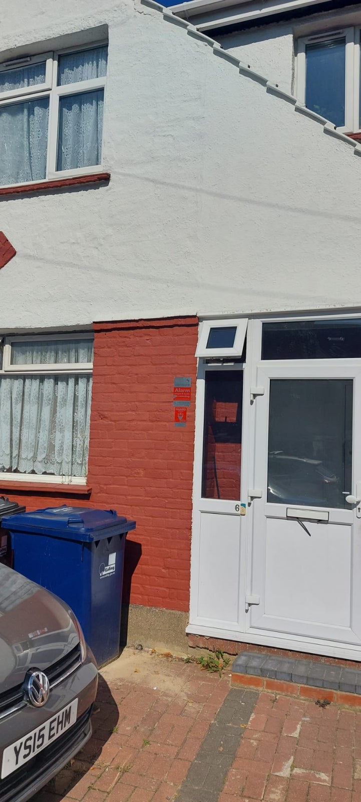 Flat Eastcote Lane in Greater London