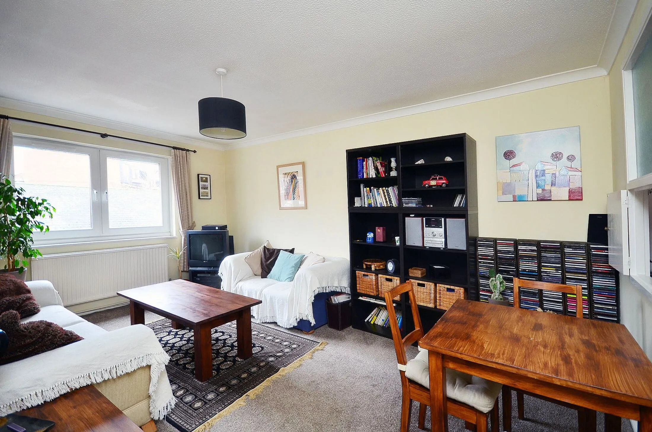 Flat Wynford Road in Greater London