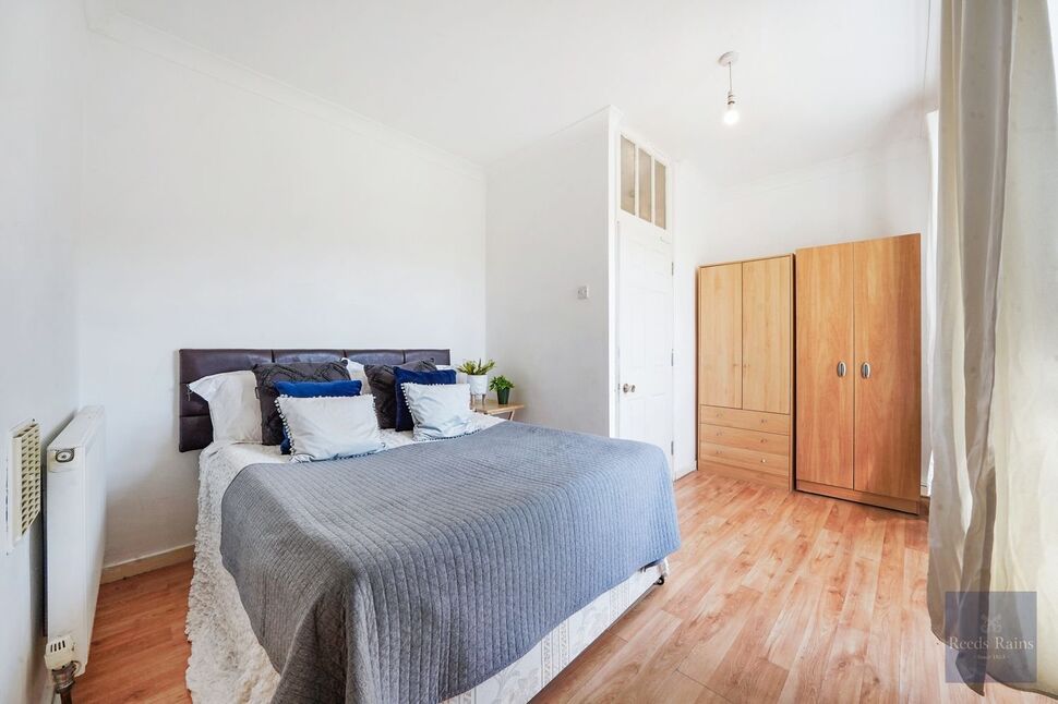 Flat Pardoner Street in Greater London