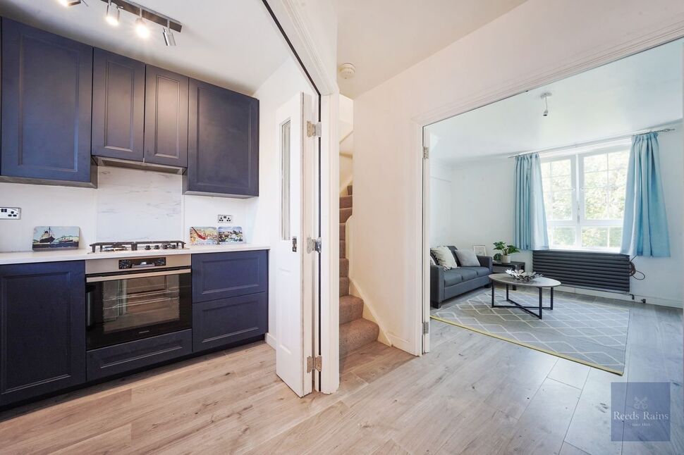 Flat Pardoner Street in Greater London