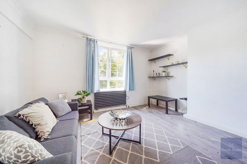 Flat Pardoner Street in Greater London