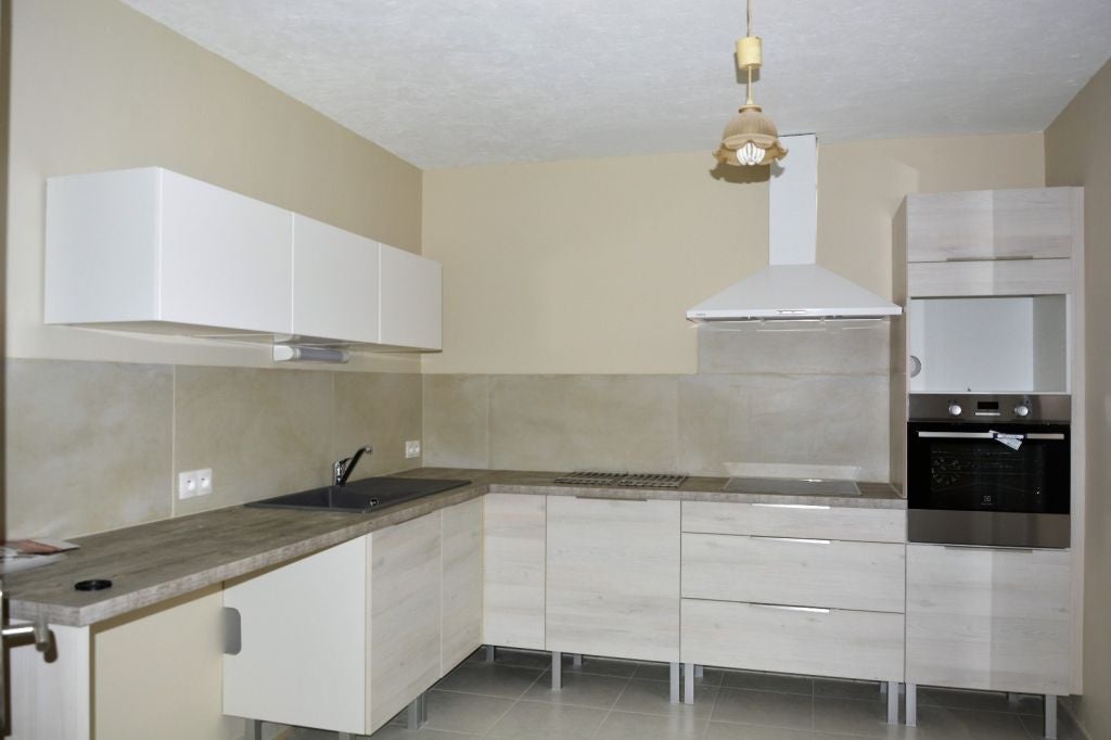 House Rue Marie Curie in Camaret-sur-Aigues