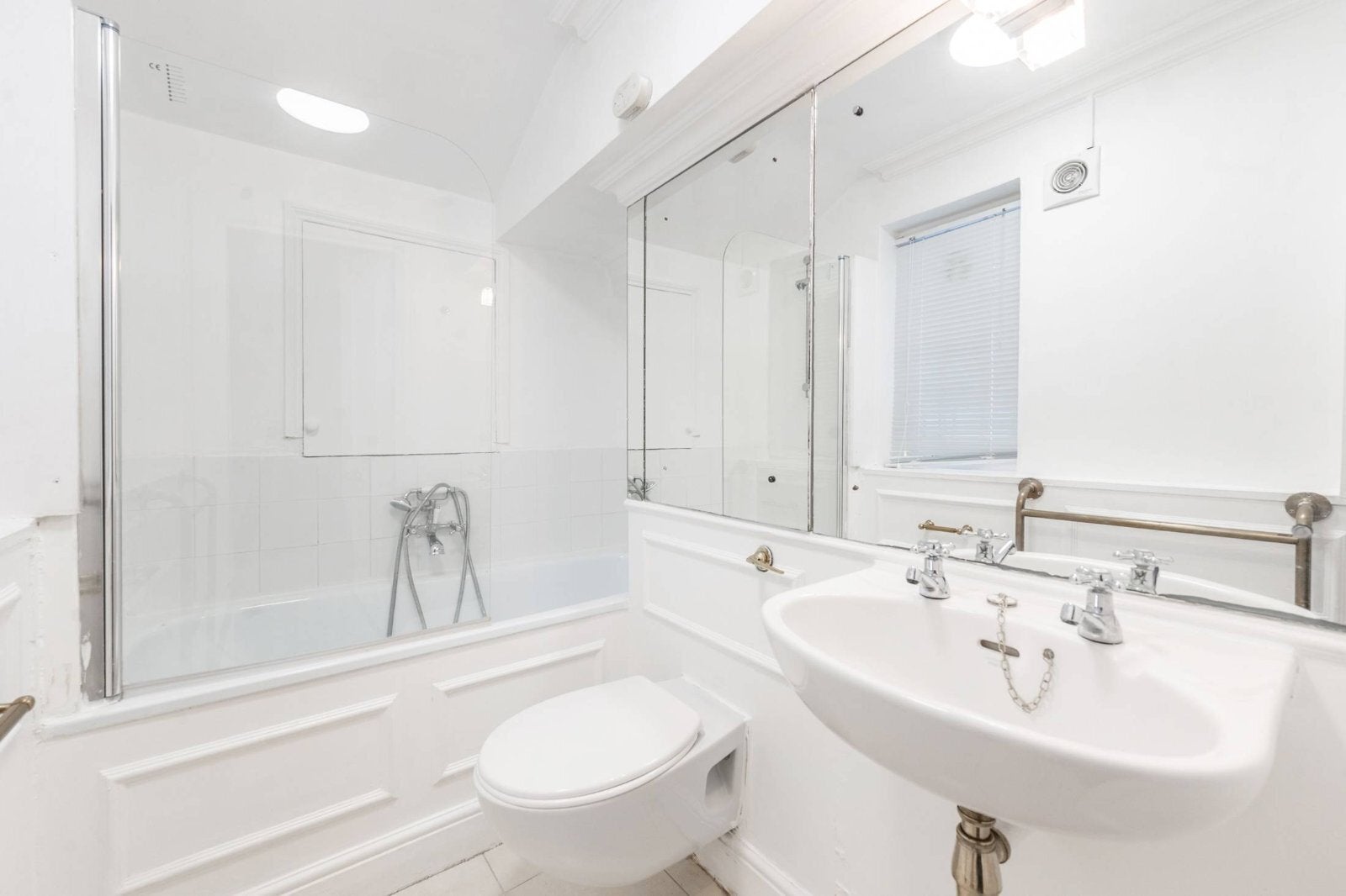 Flat Cranley Gardens in Greater London