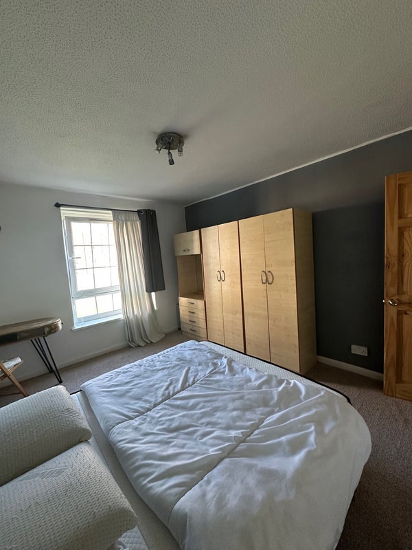 Room Turnham Road in Greater London