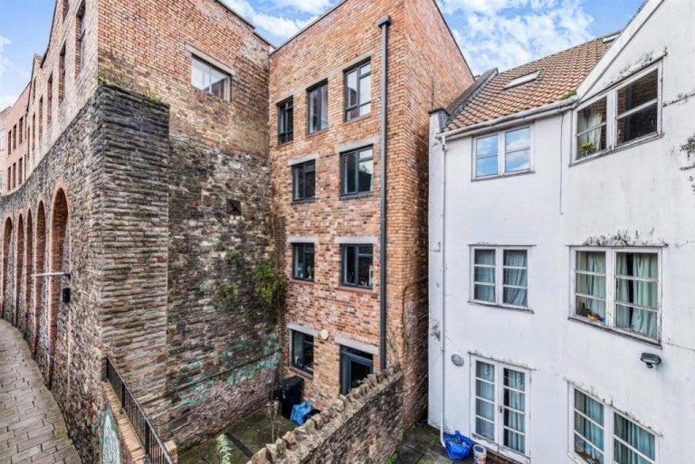 House Johnny Ball Lane in Bristol