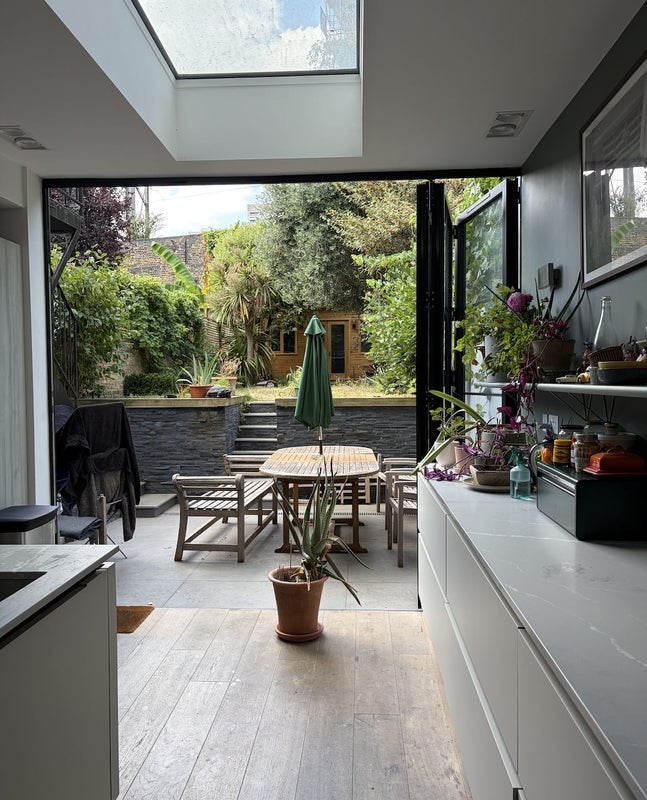 Room Tomlin's Grove in Greater London