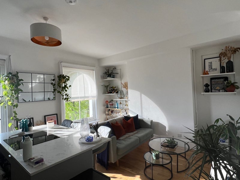 Room Isledon Road in Greater London