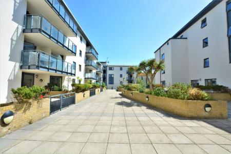 Flat Middle Street in Brighton