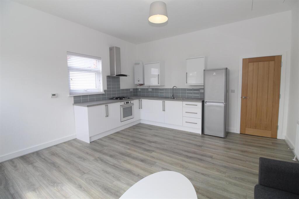 Flat Caerphilly Road in Cardiff