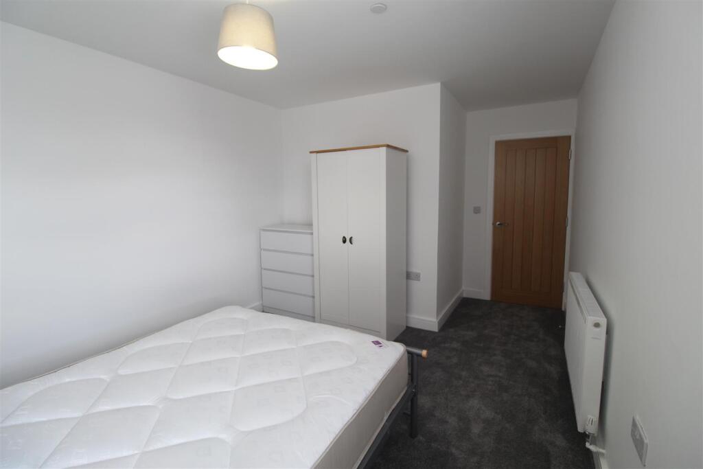 Flat Caerphilly Road in Cardiff
