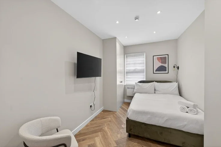 Room Baron's Court Road in Greater London
