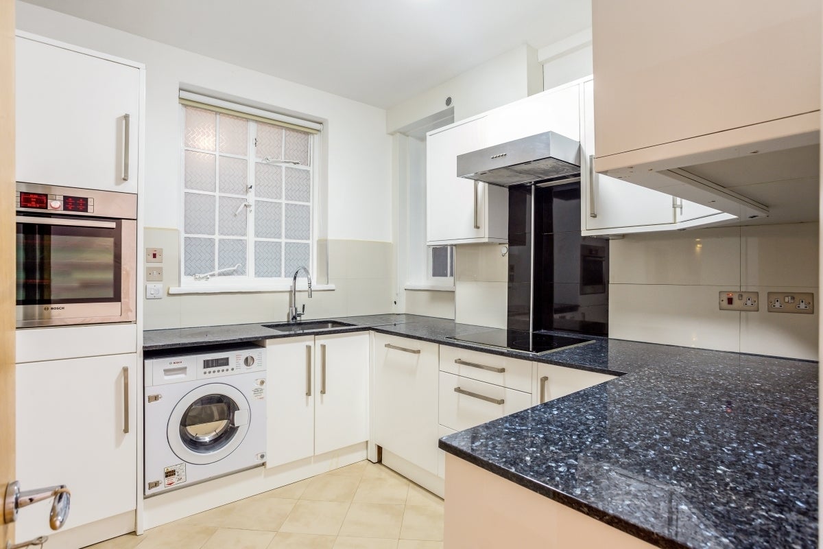 Flat Drayton Gardens in Greater London