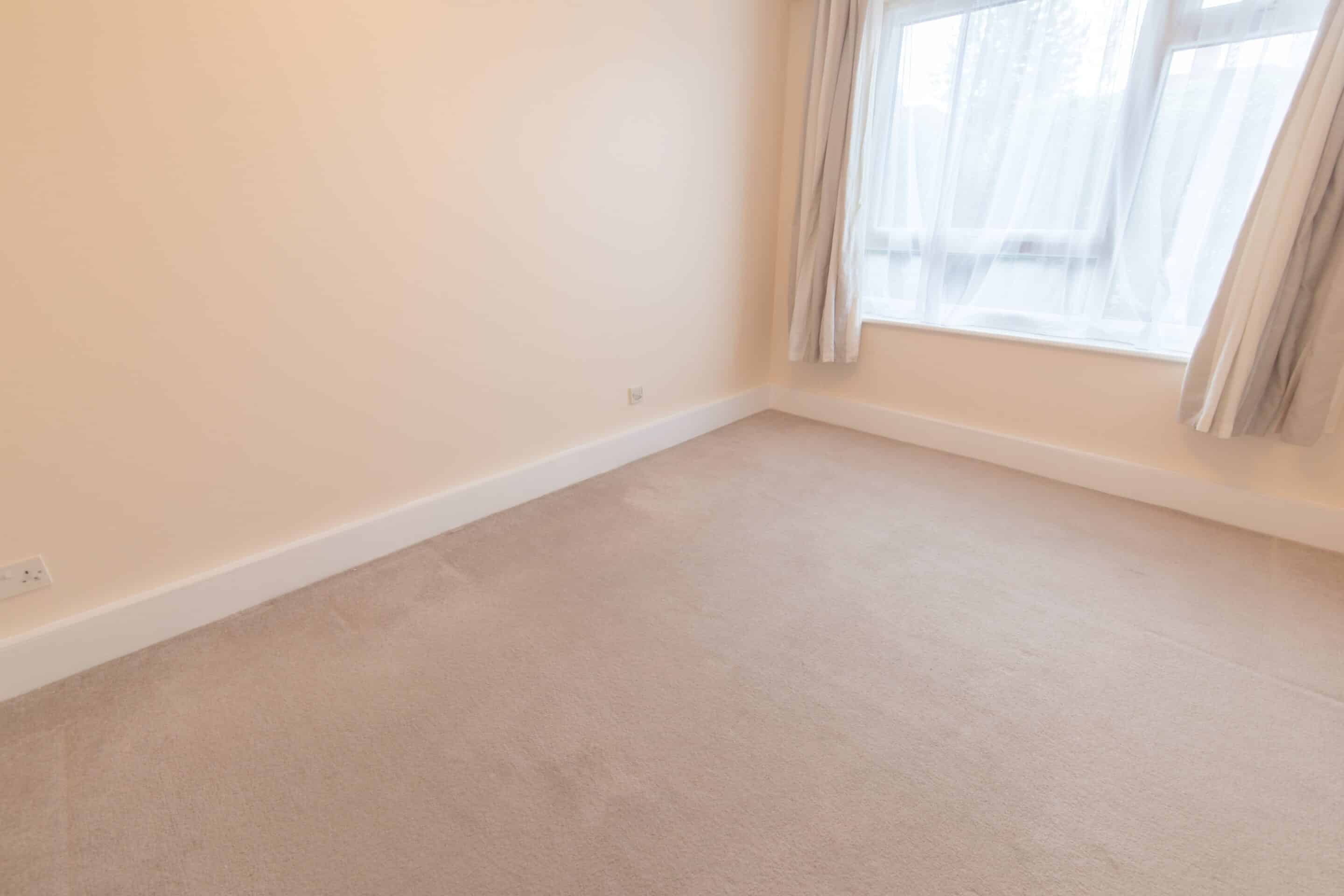 Flat Dedworth Road in Windsor