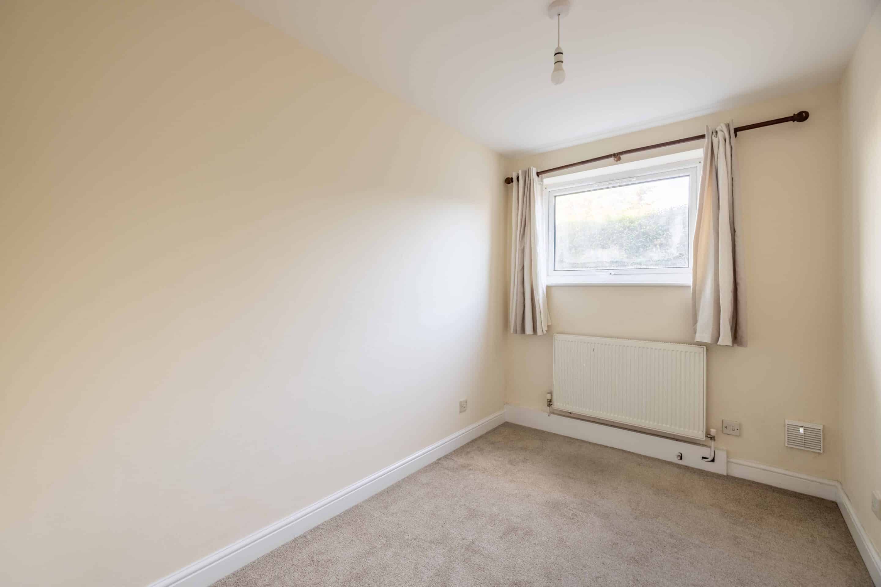 Flat Dedworth Road in Windsor