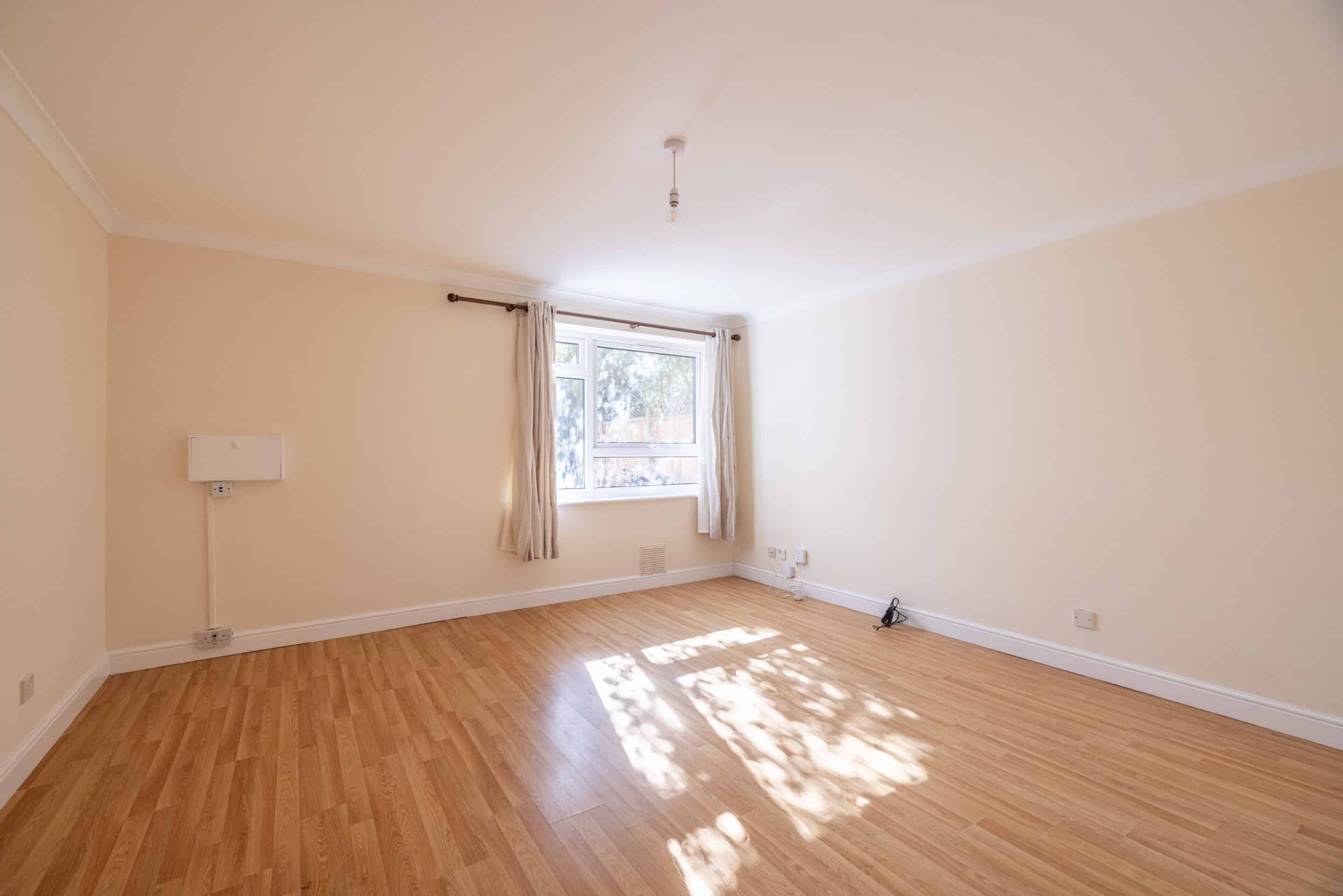 Flat Dedworth Road in Windsor