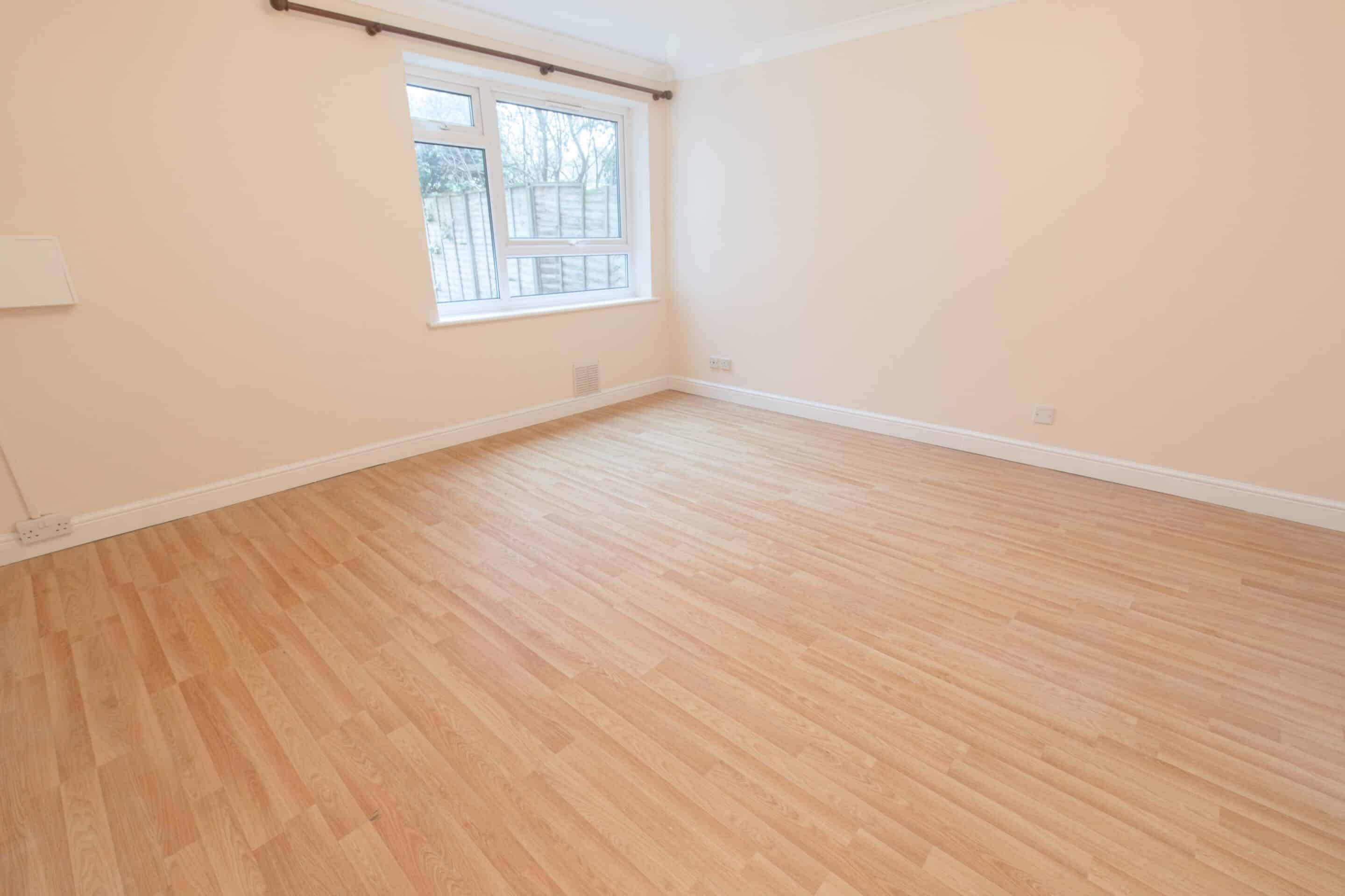 Flat Dedworth Road in Windsor