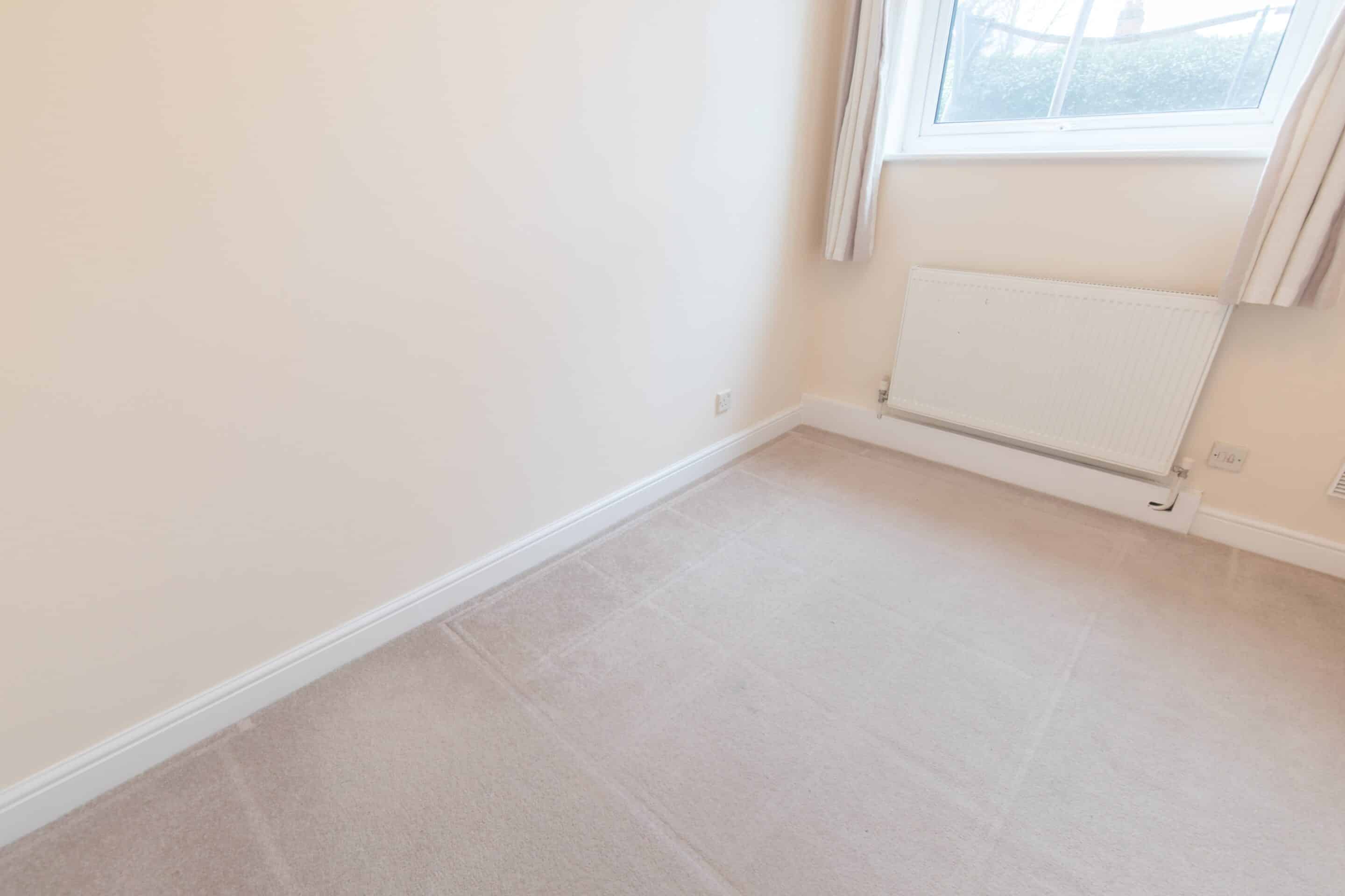 Flat Dedworth Road in Windsor