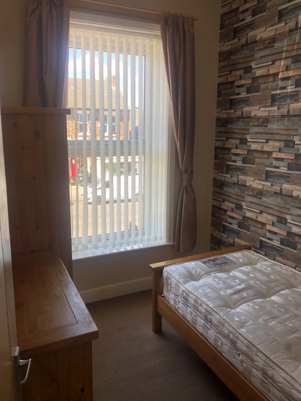 Room Benfield Road in Newcastle upon Tyne