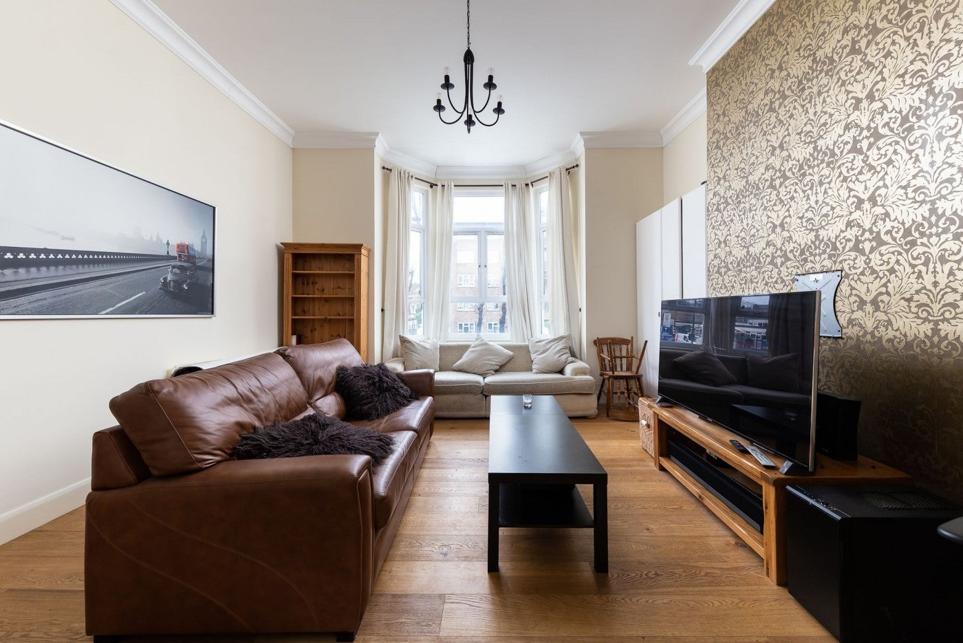 Flat Queen's Drive in Greater London