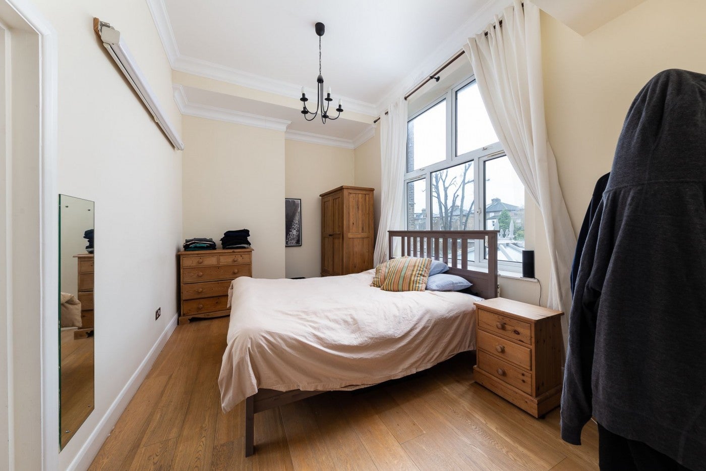 Flat Queen's Drive in Greater London