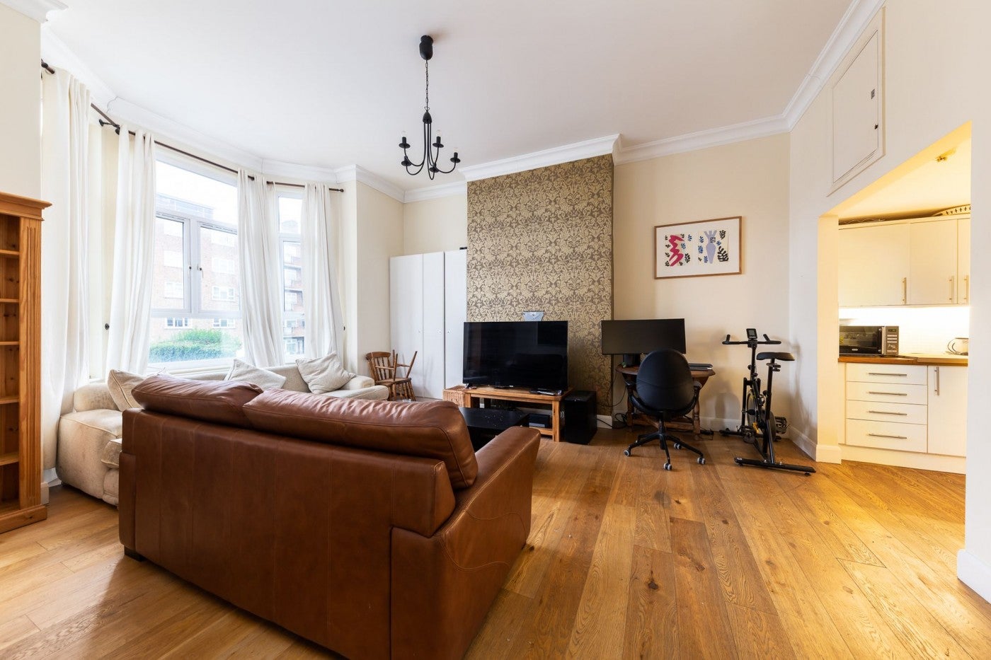 Flat Queen's Drive in Greater London