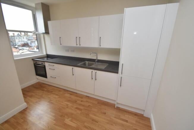 Room Cavendish Avenue in Greater London