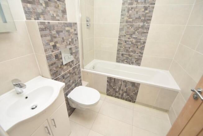 Room Cavendish Avenue in Greater London