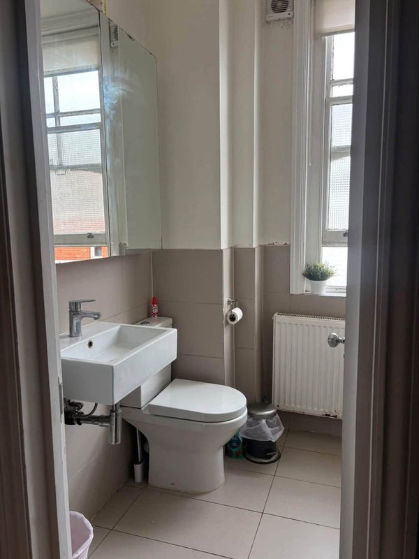 Room Brixton Road in Greater London